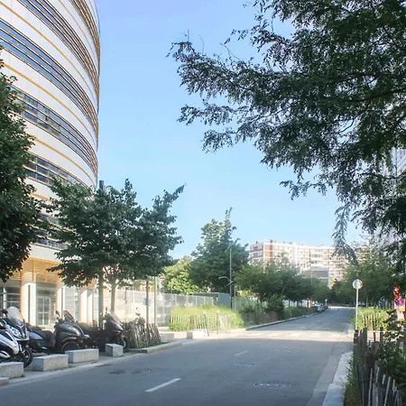 Duplex Adjoining The Eiffel Hall La Communale